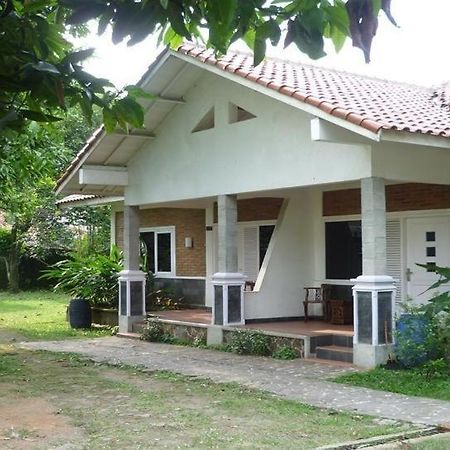 Intan Hotel Purwakarta Kültér fotó