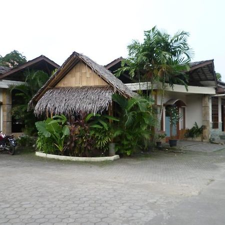 Intan Hotel Purwakarta Kültér fotó