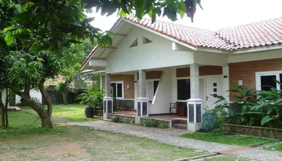 Intan Hotel Purwakarta Kültér fotó