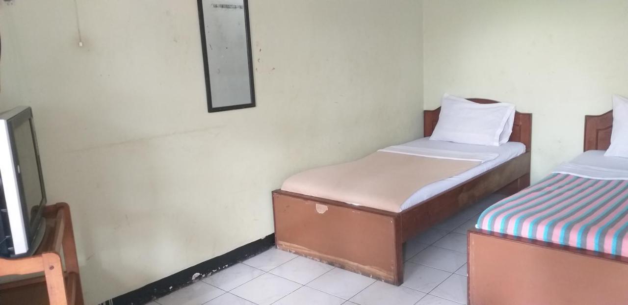 Intan Hotel Purwakarta Kültér fotó