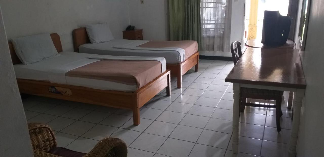 Intan Hotel Purwakarta Kültér fotó