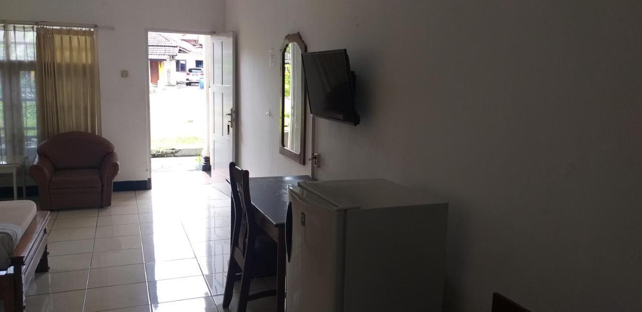 Intan Hotel Purwakarta Kültér fotó