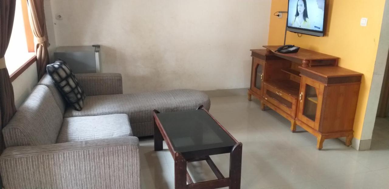 Intan Hotel Purwakarta Kültér fotó