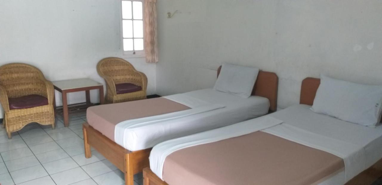 Intan Hotel Purwakarta Kültér fotó