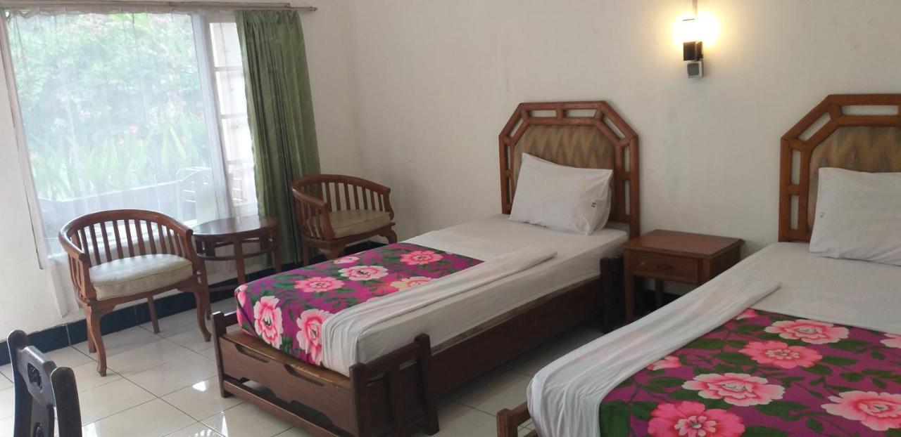Intan Hotel Purwakarta Kültér fotó