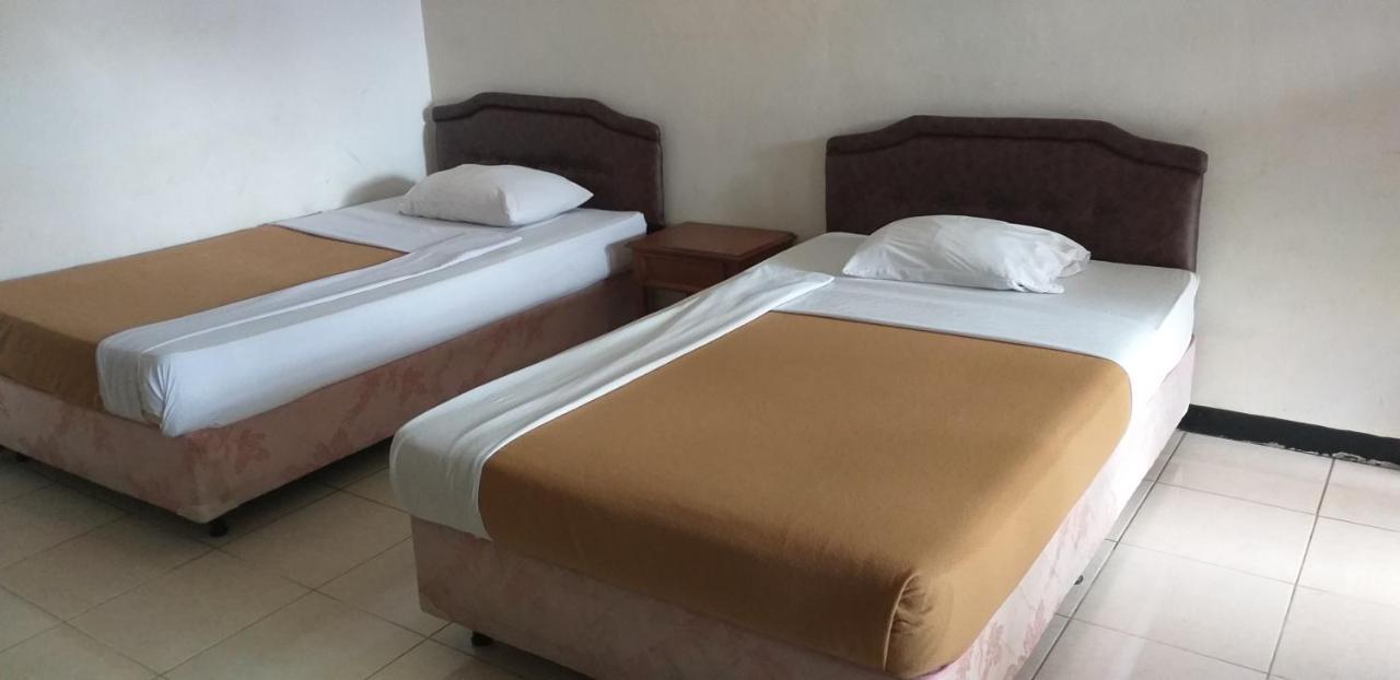 Intan Hotel Purwakarta Kültér fotó