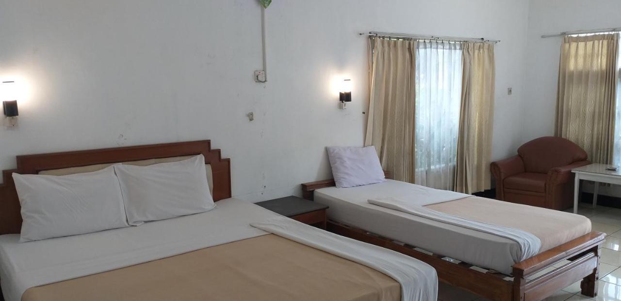 Intan Hotel Purwakarta Kültér fotó