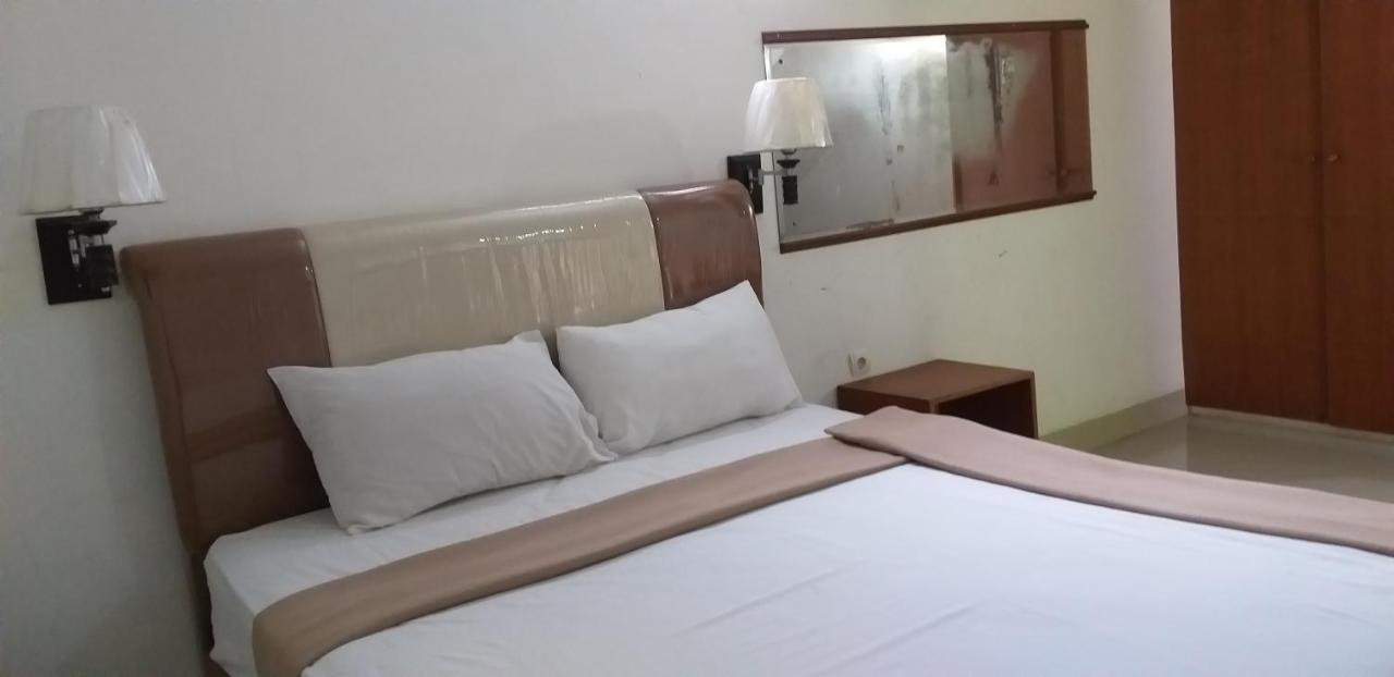 Intan Hotel Purwakarta Kültér fotó