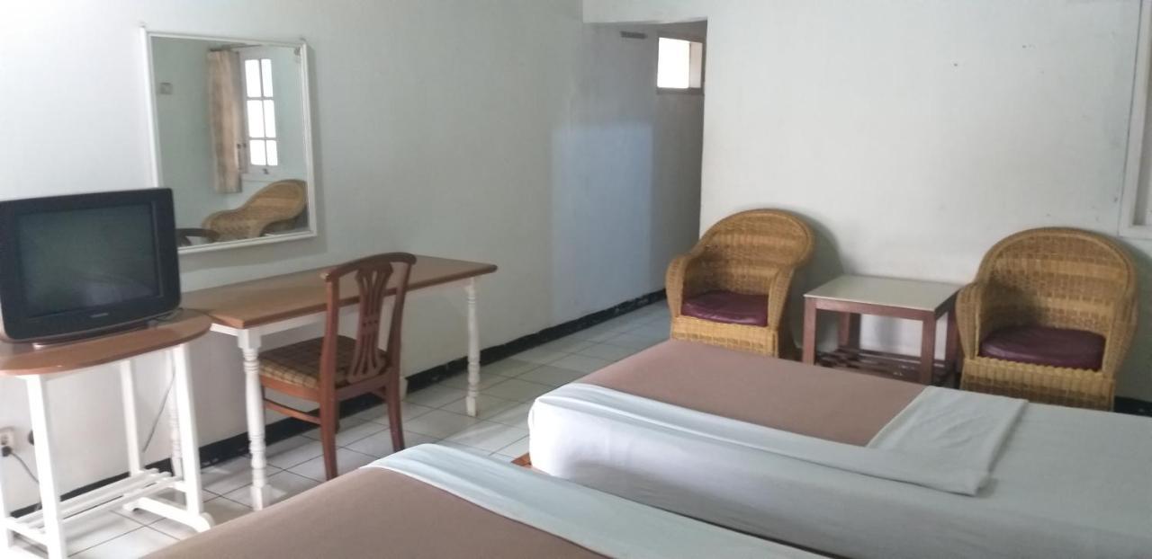Intan Hotel Purwakarta Kültér fotó