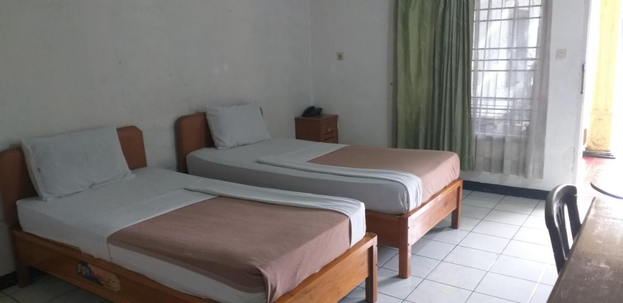 Intan Hotel Purwakarta Kültér fotó