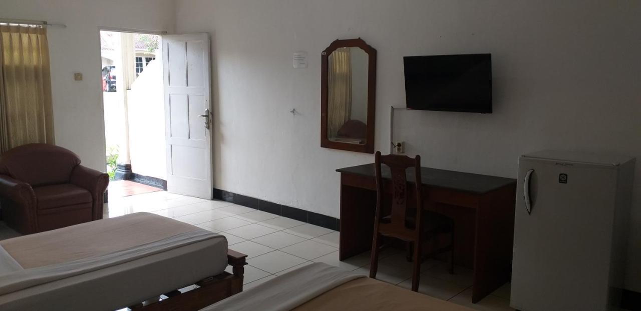 Intan Hotel Purwakarta Kültér fotó