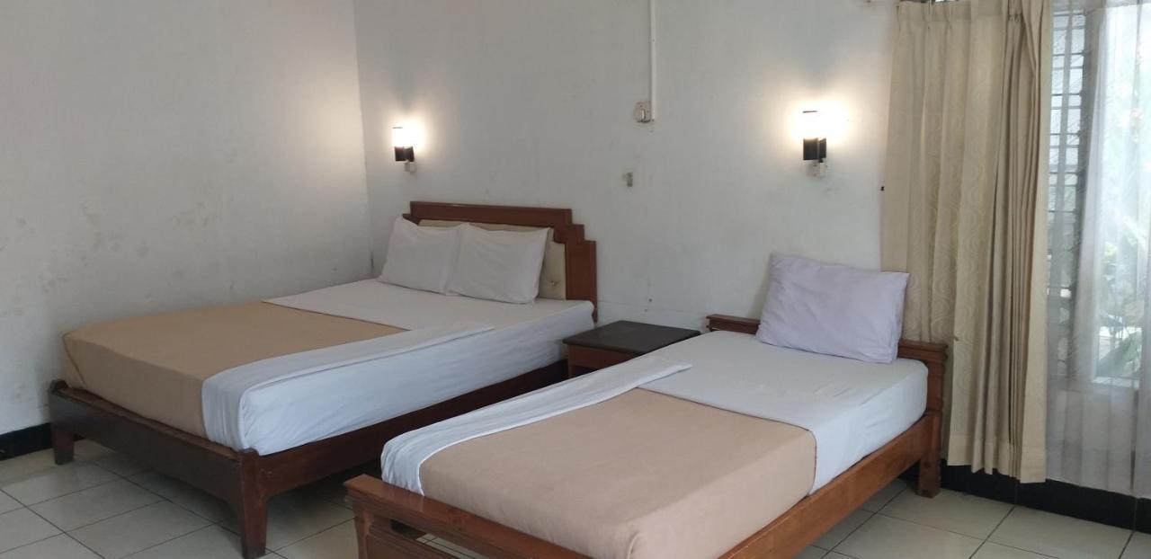 Intan Hotel Purwakarta Kültér fotó