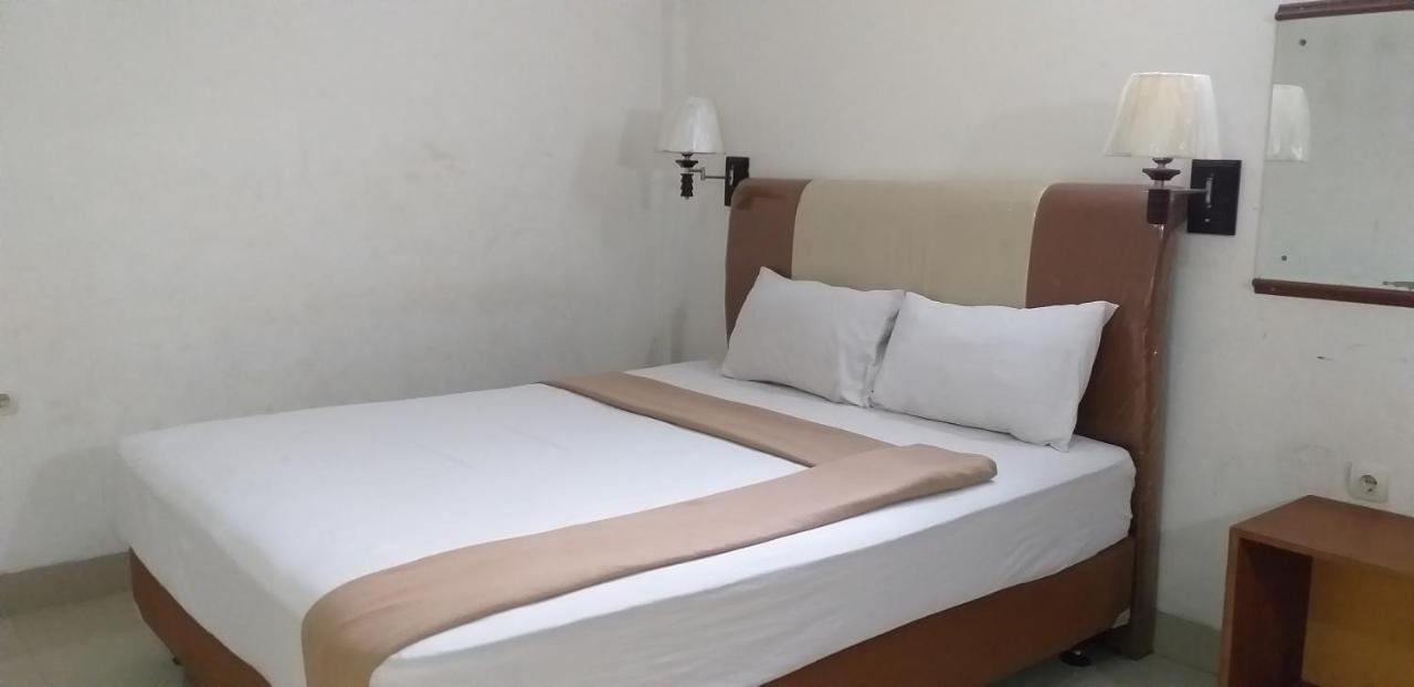 Intan Hotel Purwakarta Kültér fotó