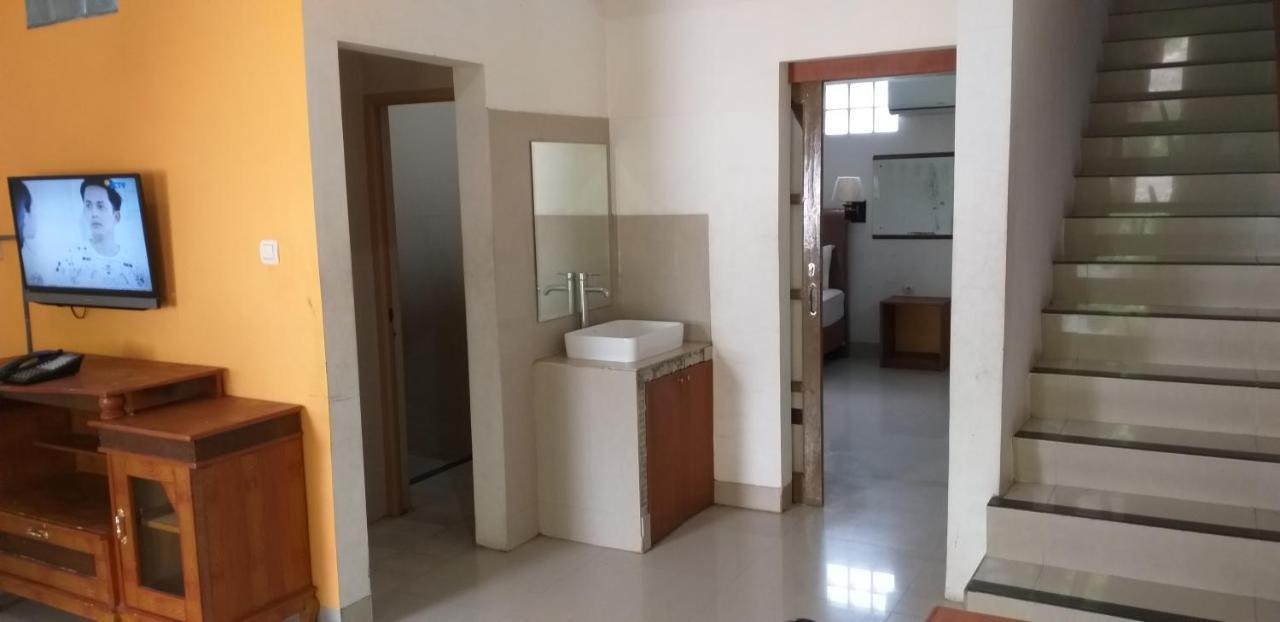 Intan Hotel Purwakarta Kültér fotó