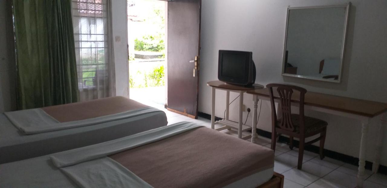 Intan Hotel Purwakarta Kültér fotó