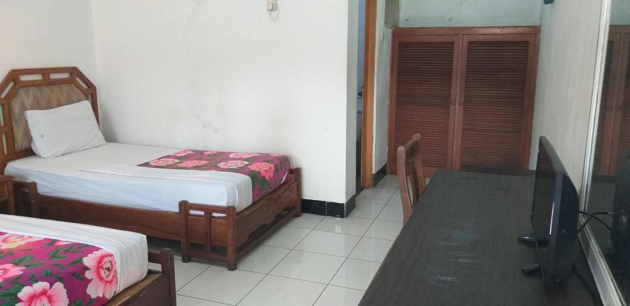 Intan Hotel Purwakarta Kültér fotó