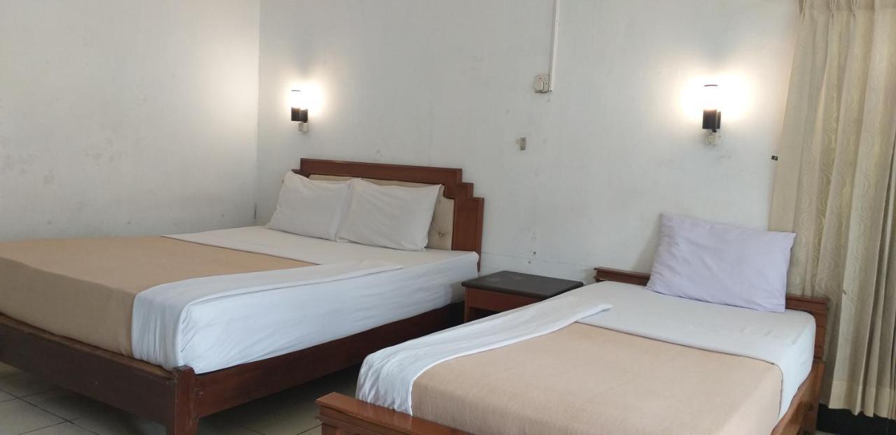 Intan Hotel Purwakarta Kültér fotó