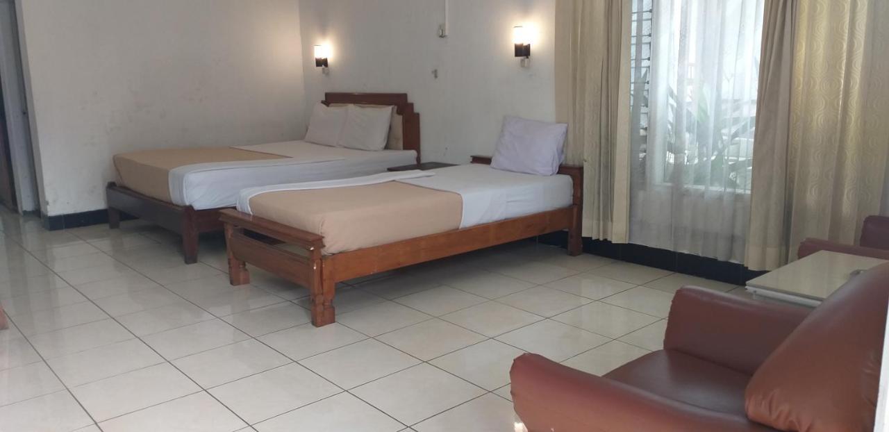 Intan Hotel Purwakarta Kültér fotó