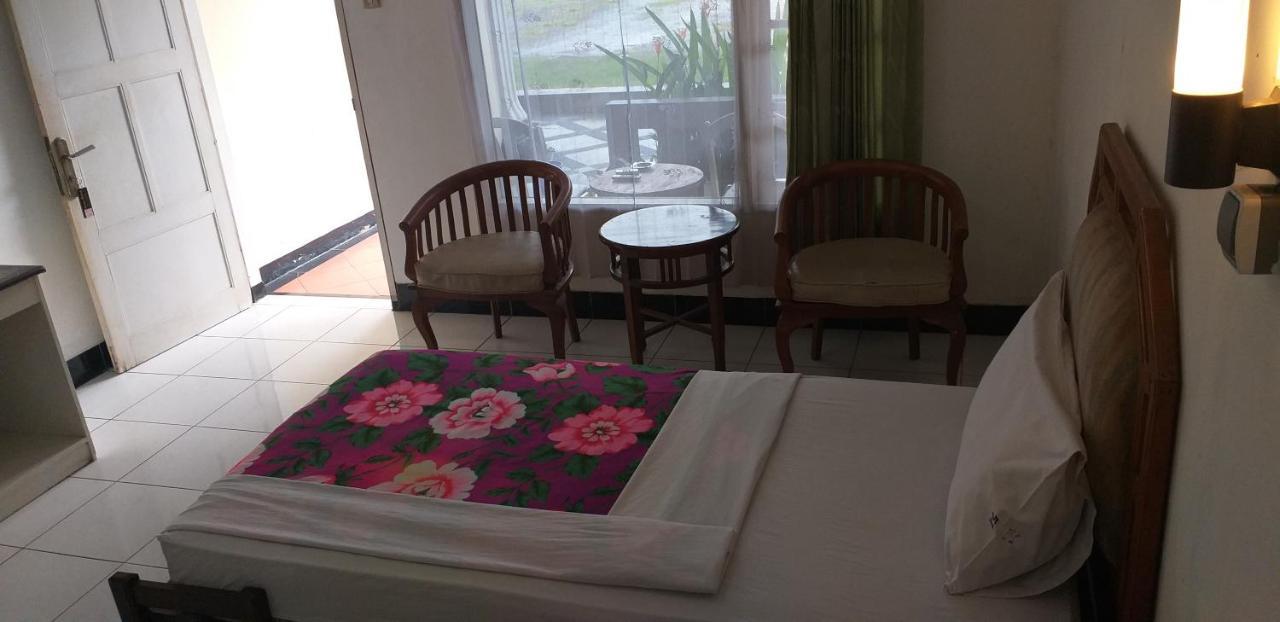 Intan Hotel Purwakarta Kültér fotó