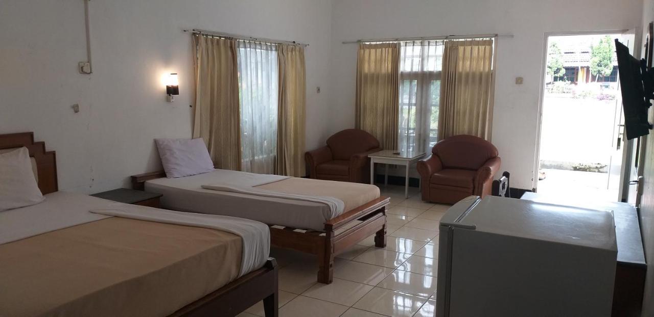 Intan Hotel Purwakarta Kültér fotó