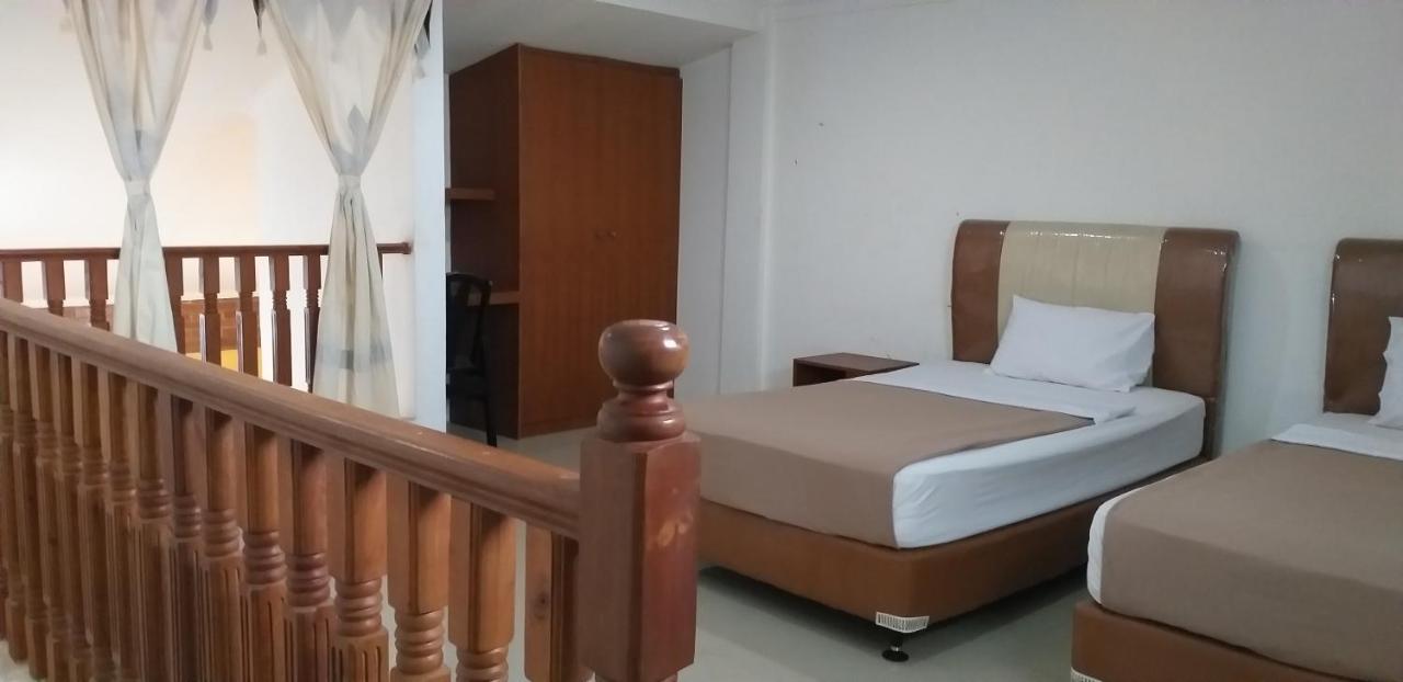 Intan Hotel Purwakarta Kültér fotó