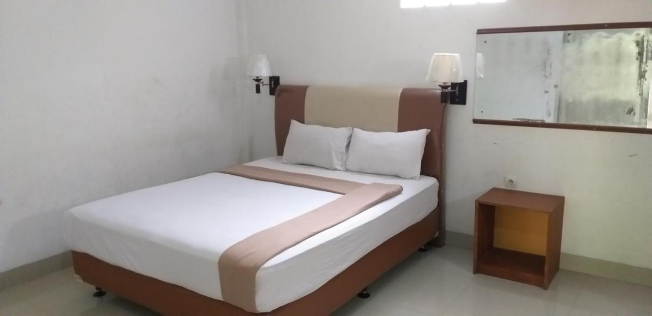 Intan Hotel Purwakarta Kültér fotó