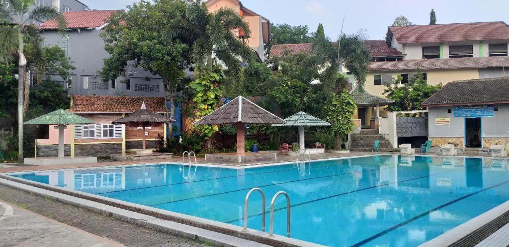 Intan Hotel Purwakarta Kültér fotó