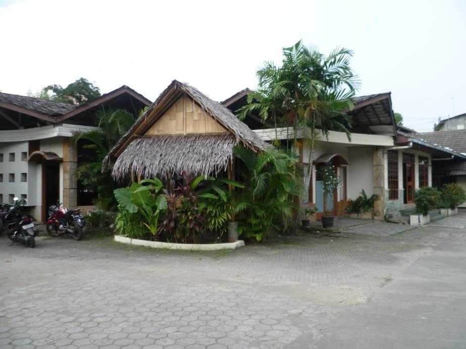 Intan Hotel Purwakarta Kültér fotó